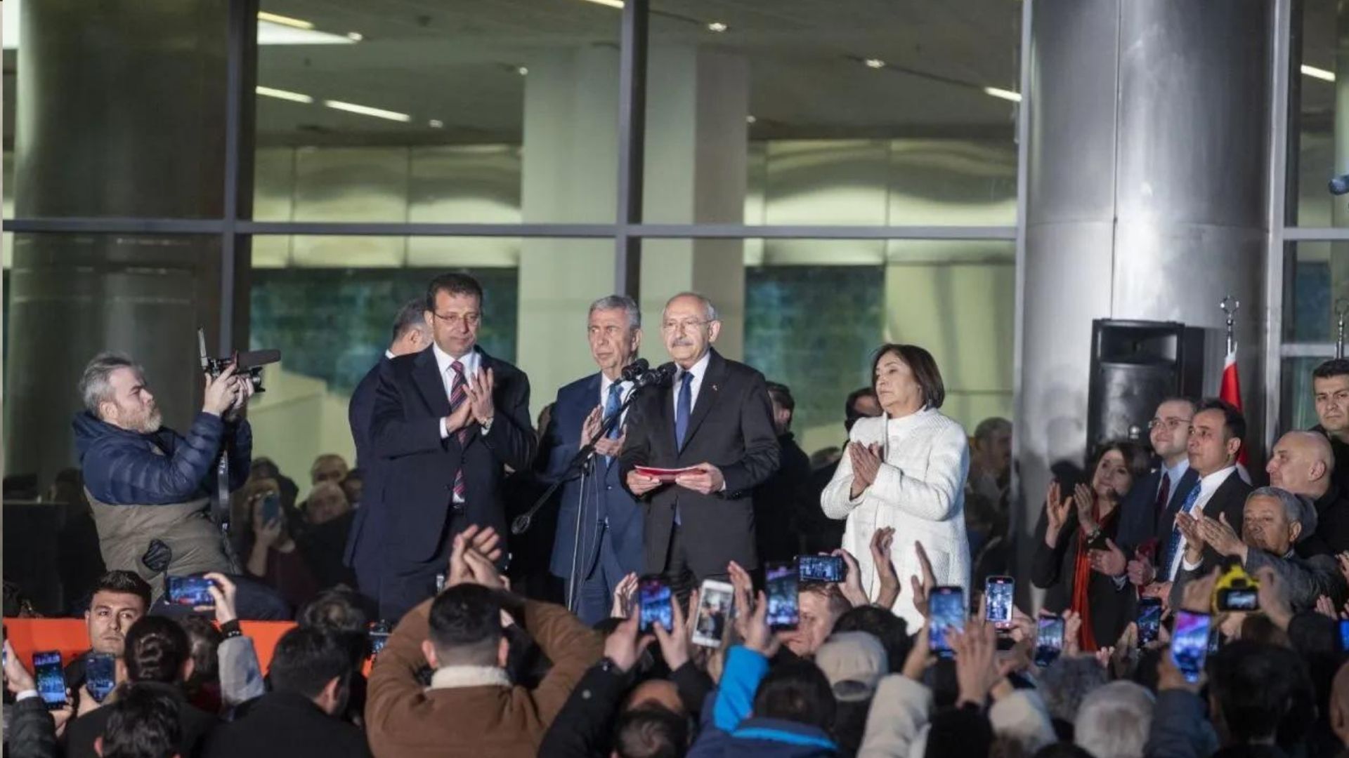 Kılıçdaroğlunun adaylığı dünya basınında Muhalefet Erdoğan a verdiği