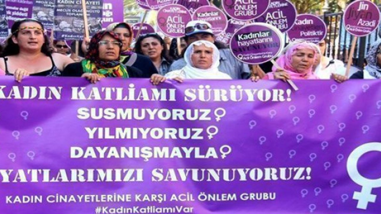İstanbul'da kadın cinayetlerine karşı yürüyüş: 'Yasta değil, isyandayız!'