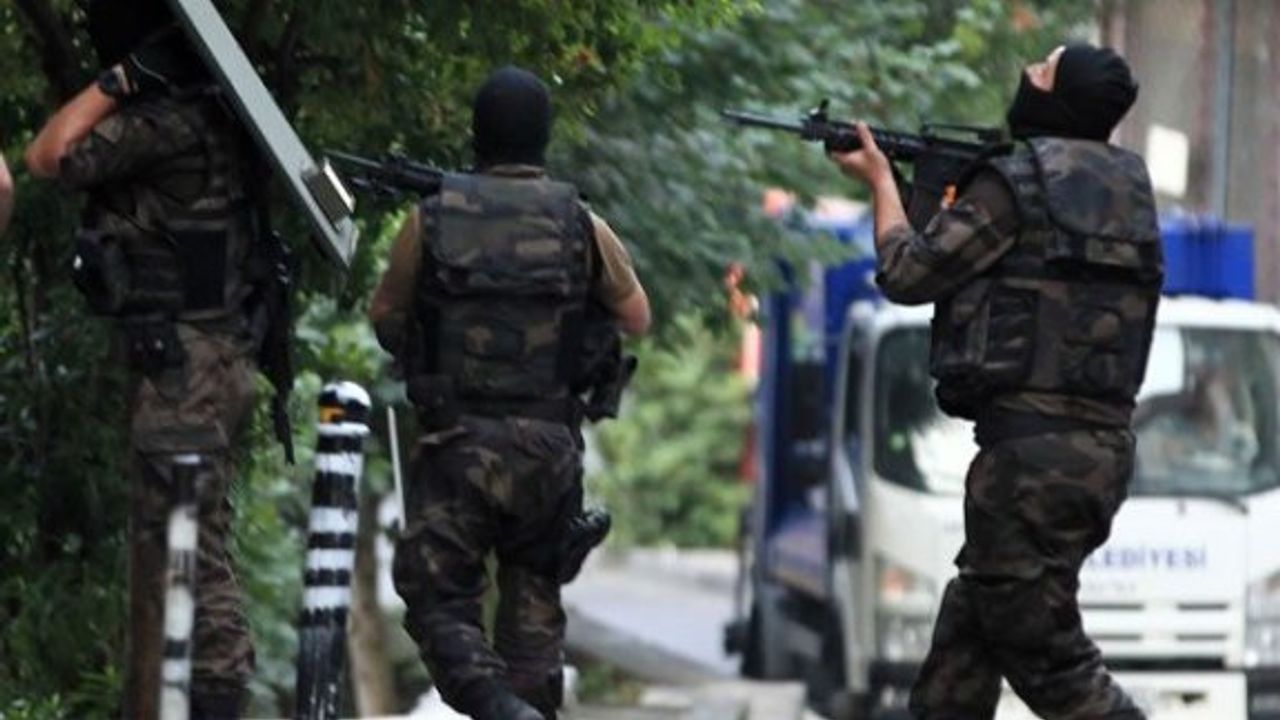 Polis İstanbul'daki operasyonda 1 kişiyi öldürdü