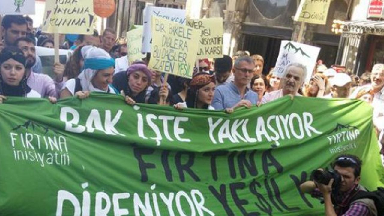 İstanbul 'Yeşil Yol'a karşı yürüdü, direnişi selamladı: 'Yol yeşilken geri dönün'