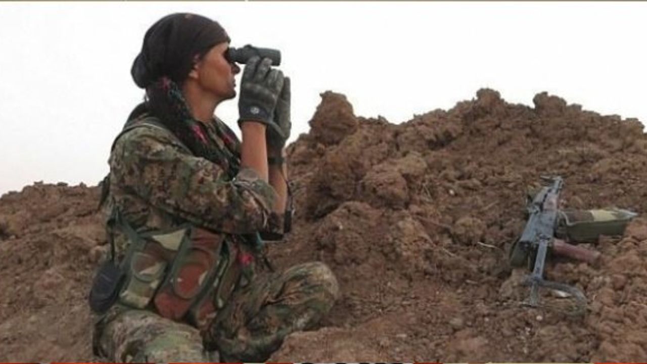 Kanadalı model, Suriye’ye giderek IŞİD’e karşı YPG saflarına katıldı