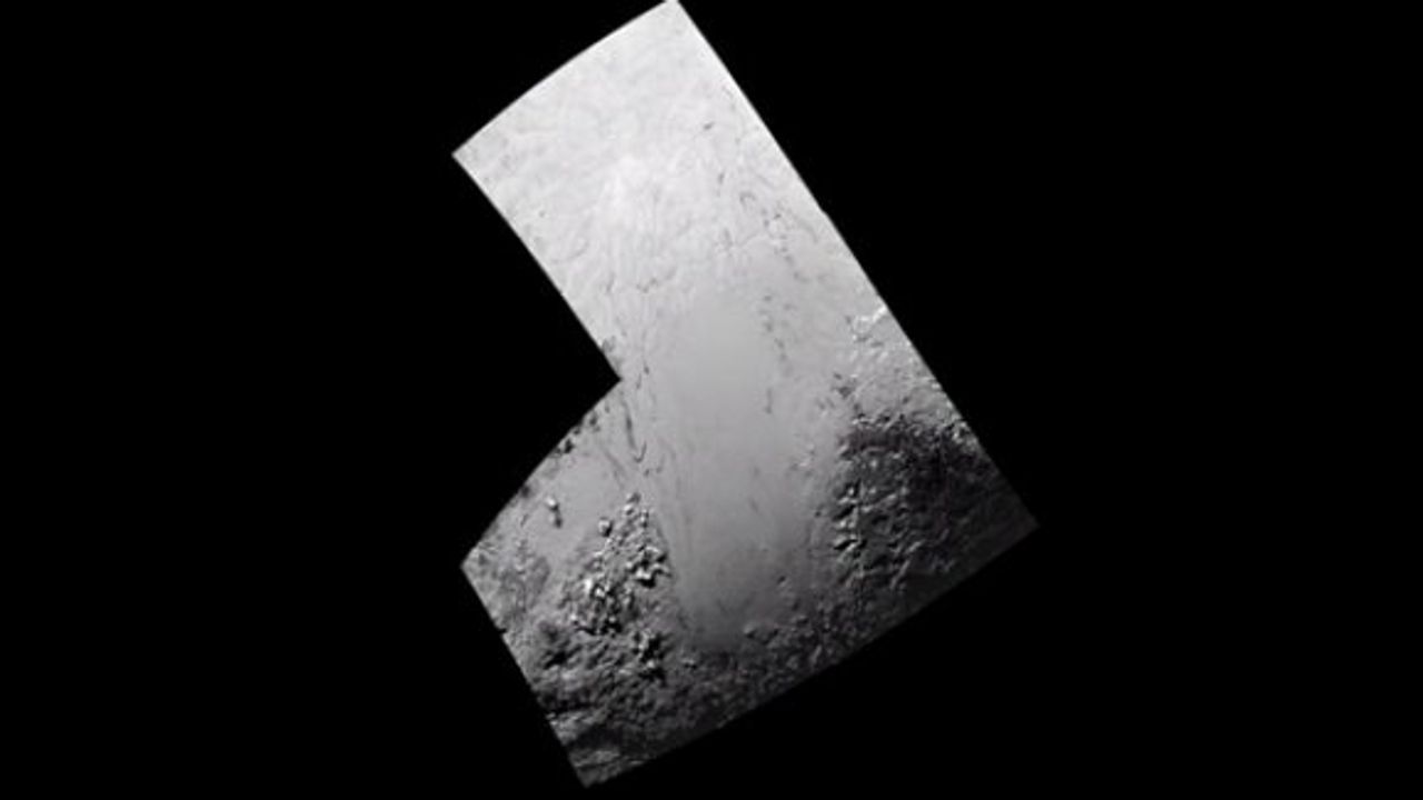 Plüton'un yüzeyinde devasa ve donmuş düzlük alan tespit edildi