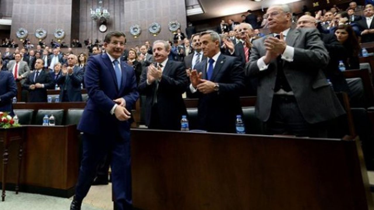 Star gazetesi: 'AKP erken seçim için imzaları hazırladı'