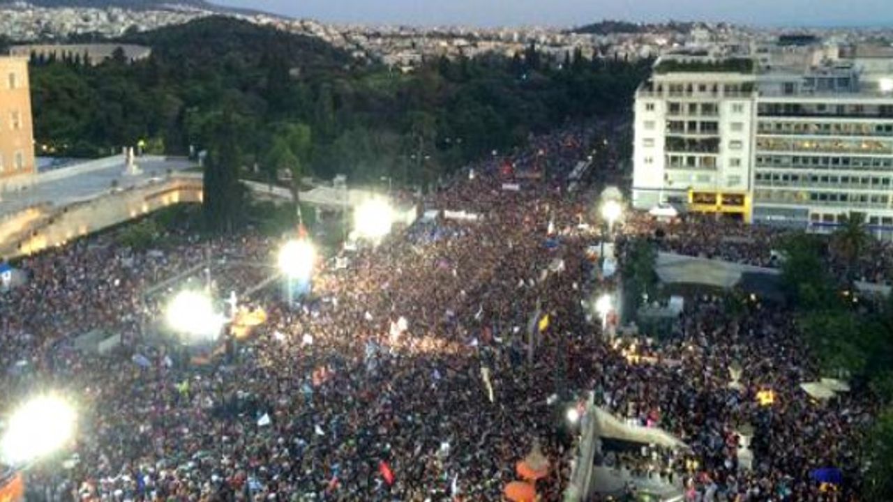 Yunanistan'da yüzbinler Sintagma Meydanı'nda 'Hayır!' demek için toplandı