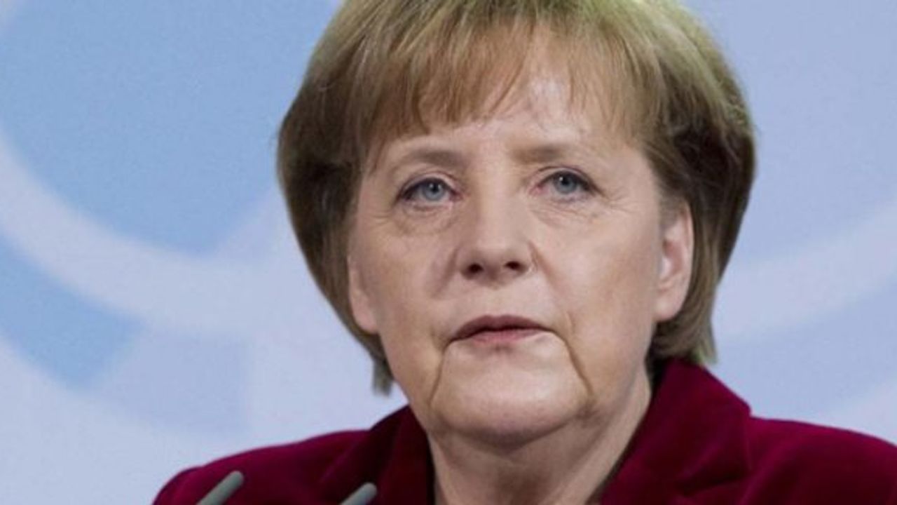 Merkel: Suriye sorununun çözümünde Esad’la da görüşülmeli