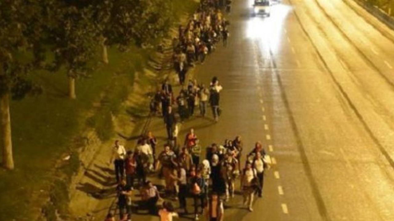 İstanbul'dan Edirne'ye yürüyen mültecilere polis müdahalesi