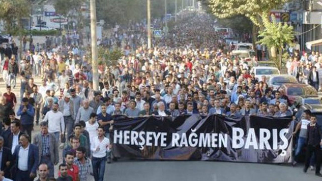 Diyarbakır'da katliam protestosuna polis saldırısı: Bir kişi yaşamını yitirdi