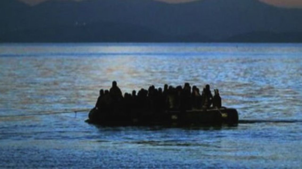 Akdeniz’de sığınmacıları taşıyan bot battı: 80 kişi kayıp