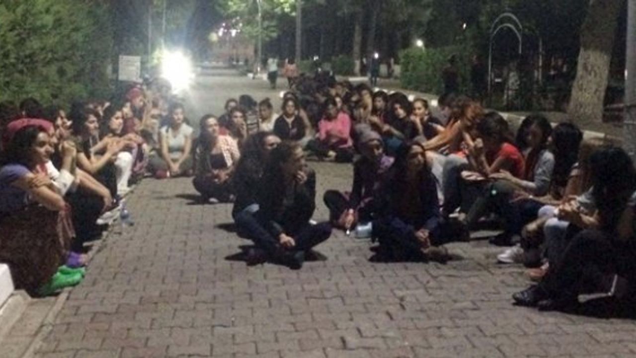 Ege Üniversitesi öğrencileri Ankara katliamını kınadı