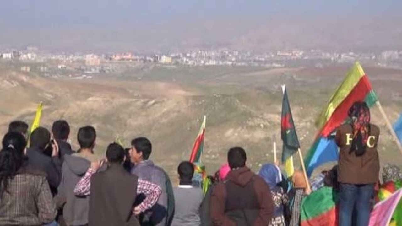 Rojavalılar Cizre, Silopi, Nusaybin ve Derikliler için sınırda 'nöbet'te