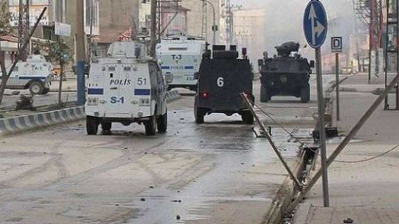 Sur'da, 4 polis ve 13 sivil yaralandı