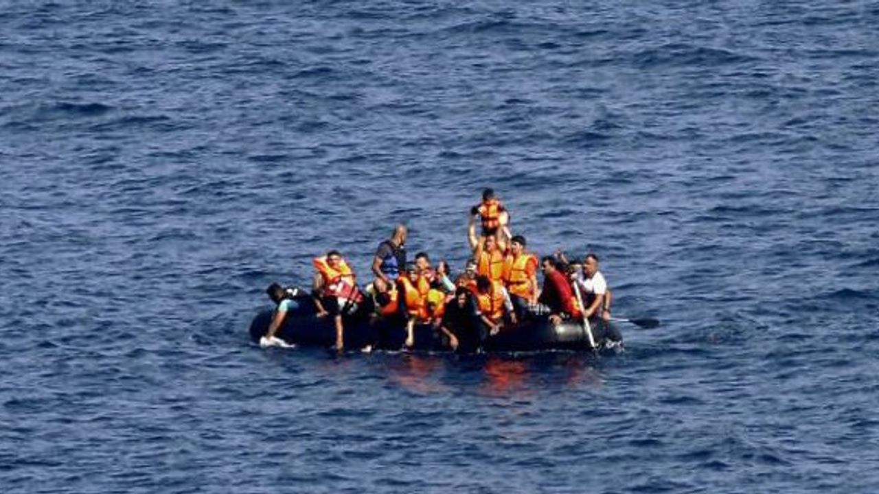 Ege'de mülteci botu battı: En az 18 ölü