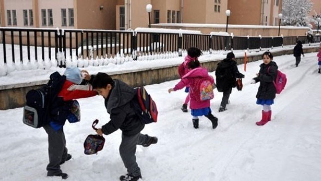 İzmir’de eğitim öğretime kar tatili