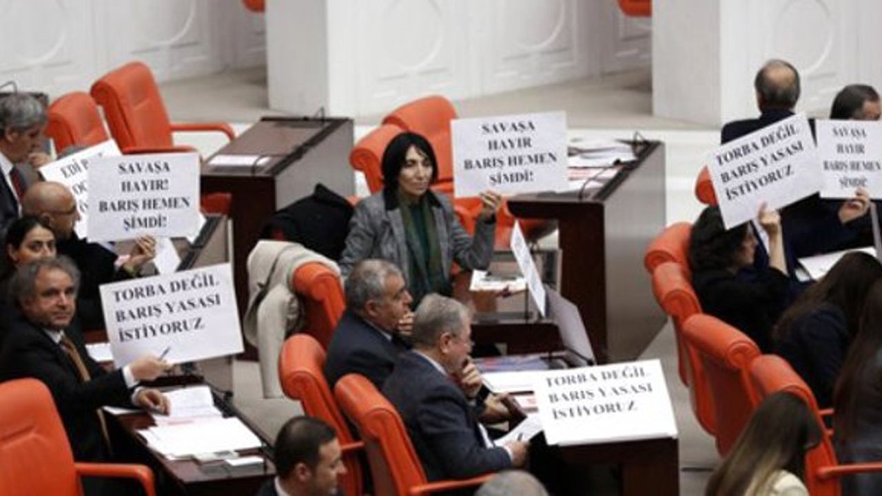Meclis'te HDP eylemi: Ölümü değil, yaşamı savunuyoruz