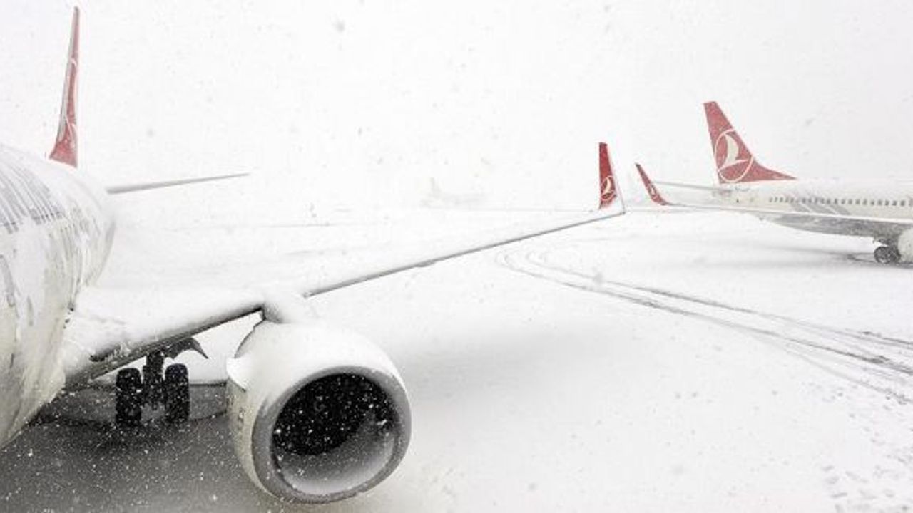 Trabzon ve Şanlıurfa'da hava ulaşımına kar engeli
