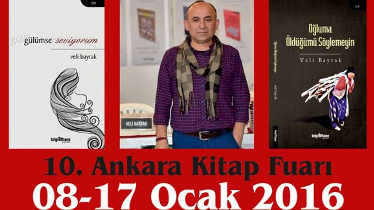 Veli Bayrak Ankara Kitap Fuarı’nda kitaplarını imzalıyor