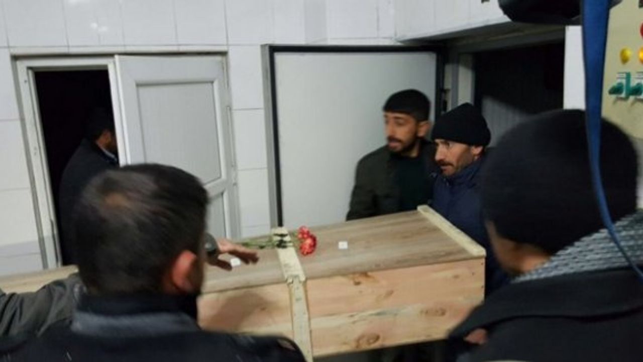 Yakınlarını valiliğin gömmesini istemeyen aileler cenazeleri teslim aldı