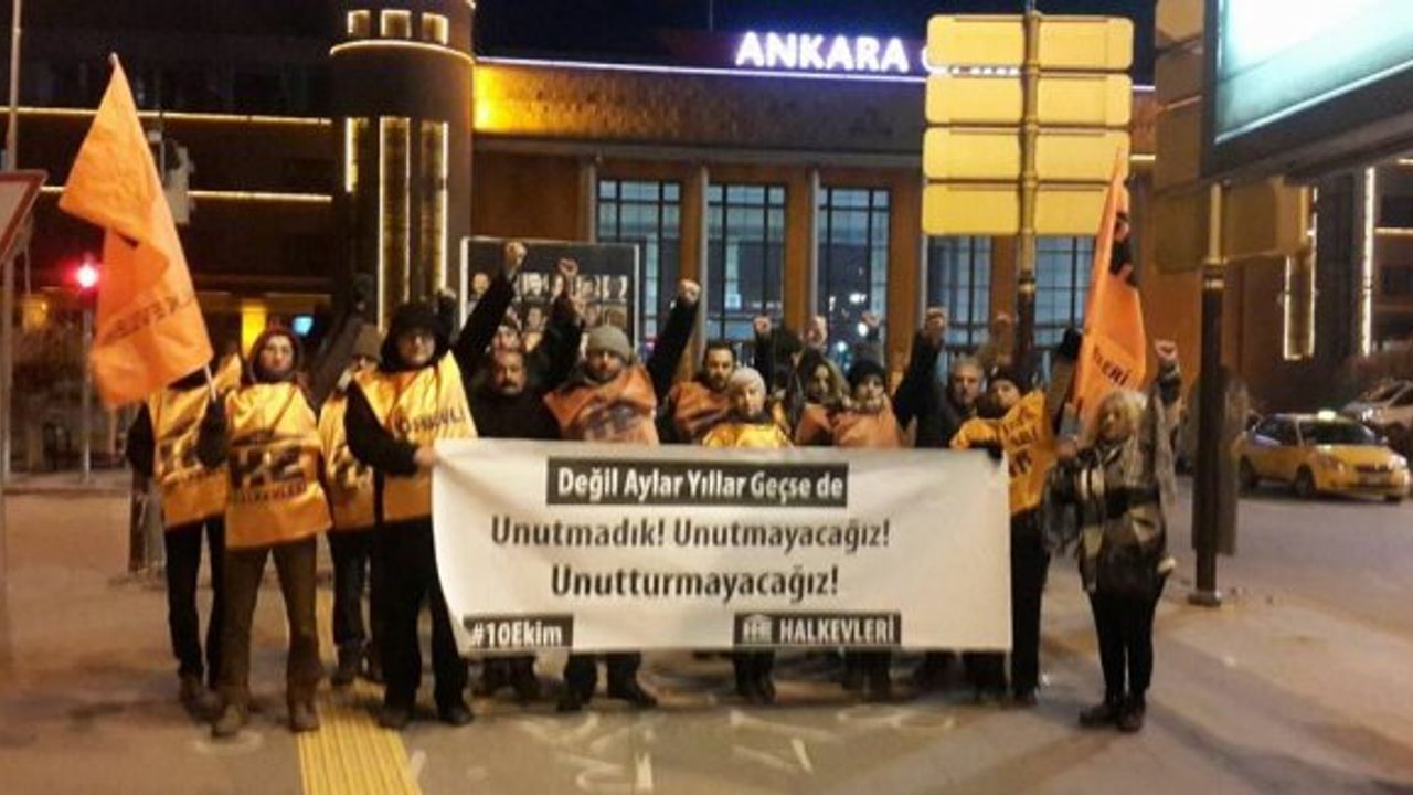 Yeni yıla girerken Ankara Garı önünde anma: Yıllar geçse de unutturmayacağız