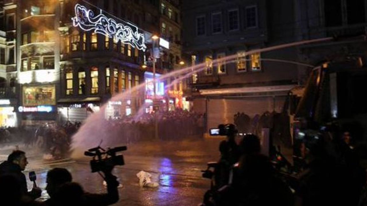 Cizre için Taksim'de toplananlara polis saldırdı: 10'un üzerinde gözaltı