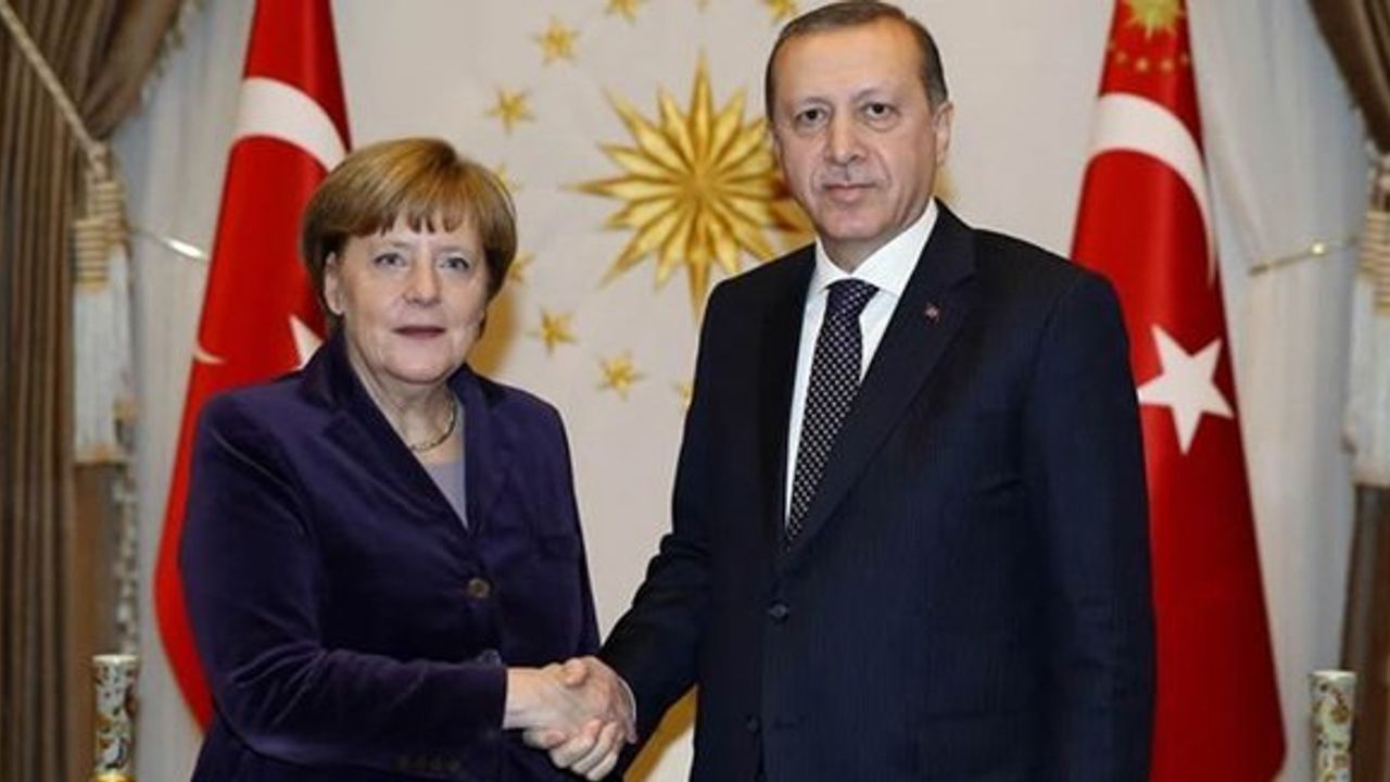 Erdoğan, Merkel'le sarayında görüştü