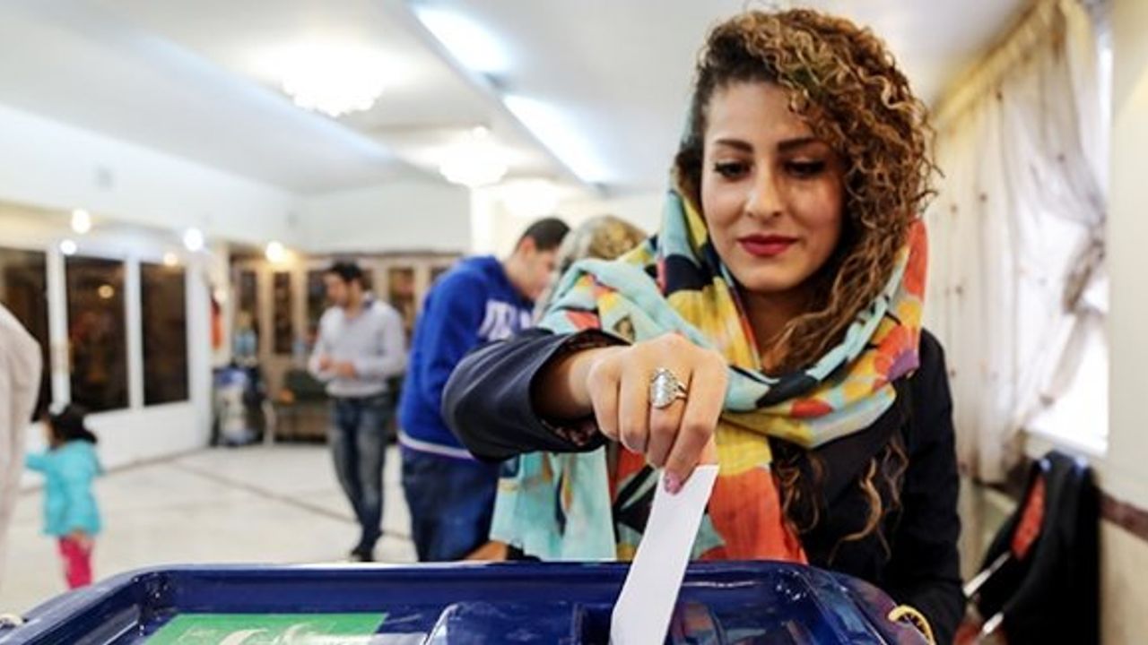İran'da parlamento seçimlerinin ikinci turunu ‘reformcular’ kazandı