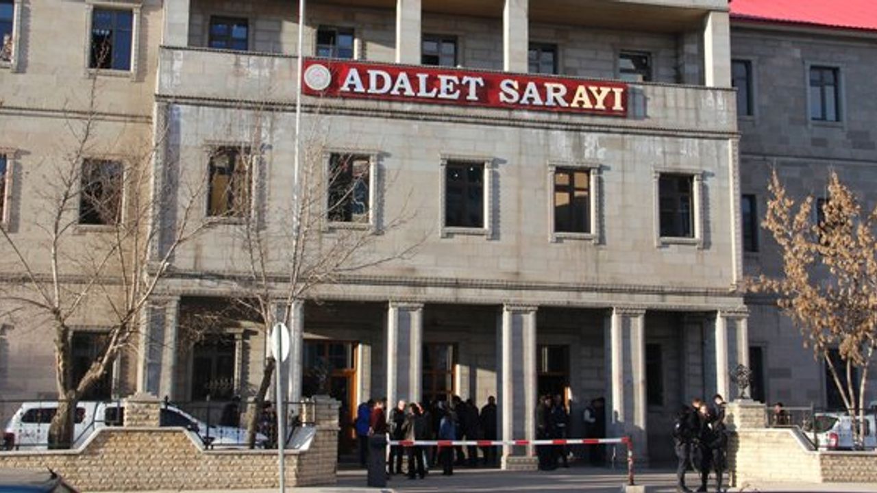 Ağrı'da 3’ü kadın 11 üniversite öğrencisi tutuklandı