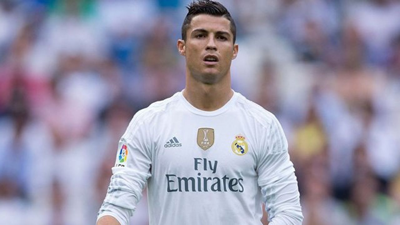 Ronaldo mahalle satın alıp bağışladı