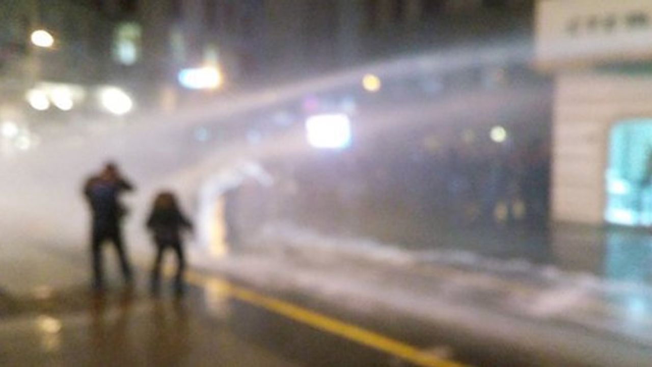 Taksim'de Ankara saldırısını protesto edenlere polis saldırdı