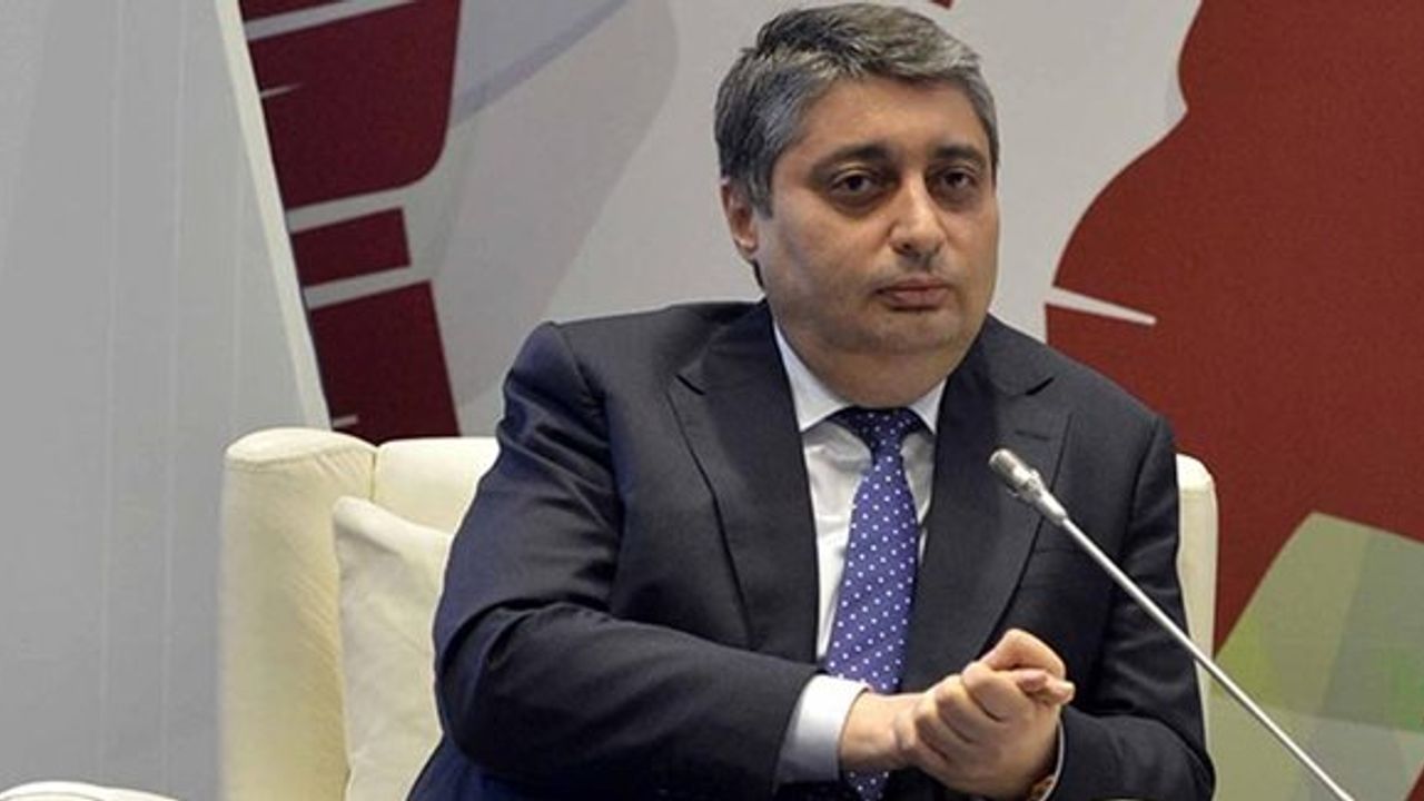 AKP yanlısı yazar: Artık AK Parti Davutoğlu ile yoluna devam edemez