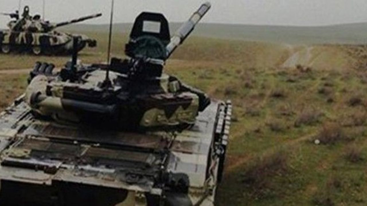 Karabağ’da çatışmalar sürüyor: üç asker öldü, beş tank imha edildi