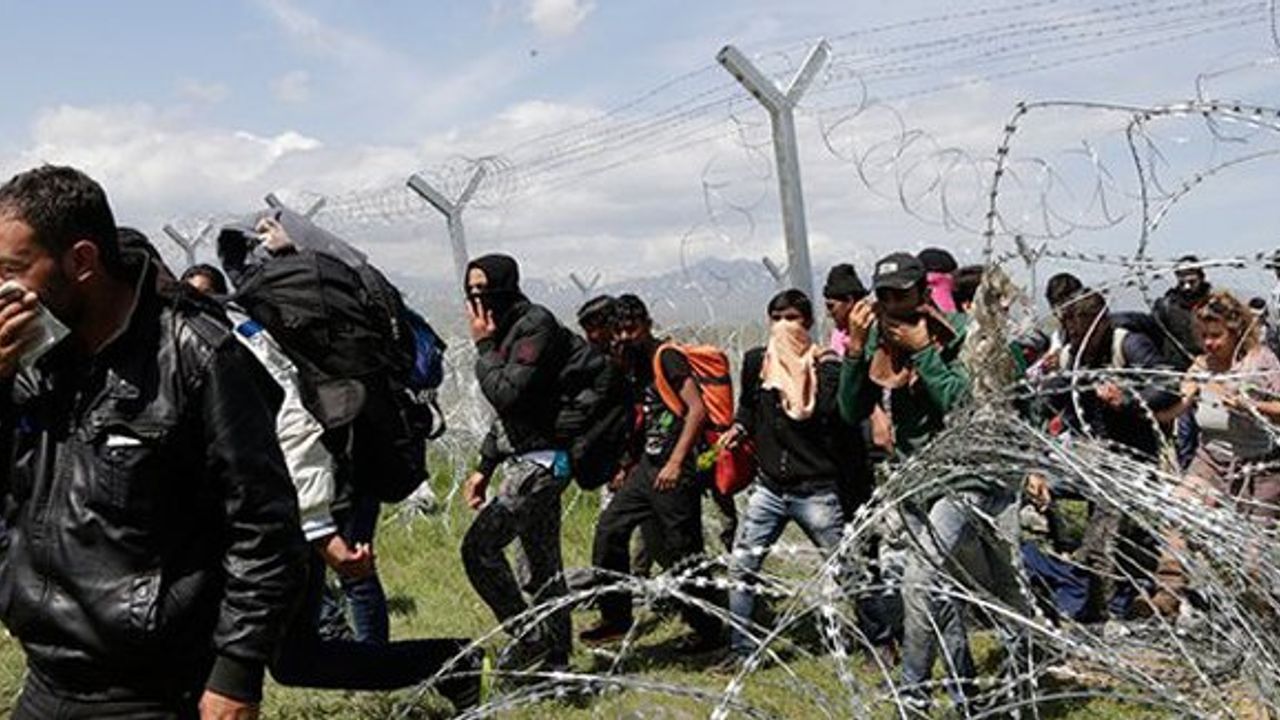 Yunanistan-Makedonya sınırındaki sığınmacılara plastik mermili müdahale