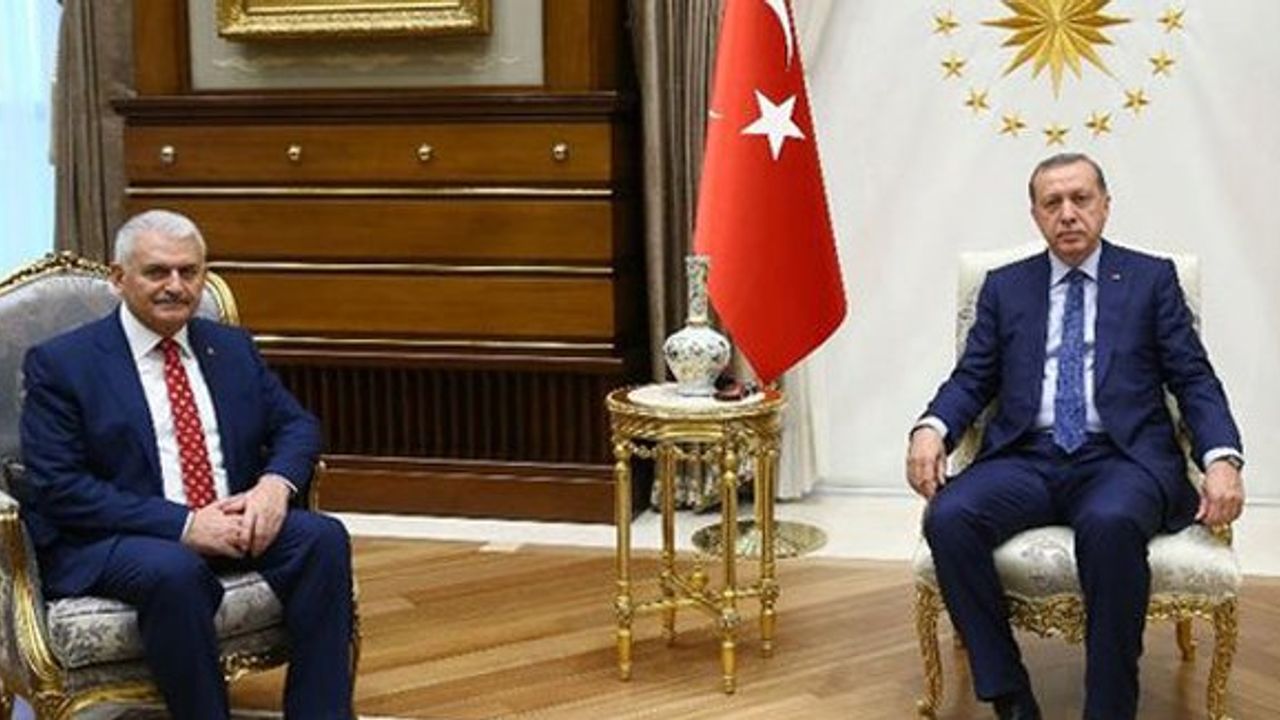 Binali Yıldırım yeni kabine listesini Erdoğan'a sundu