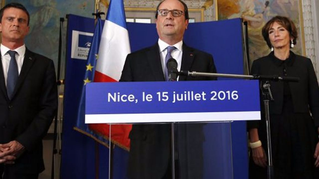 Fransa Cumhurbaşkanı Hollande: 50 kişi ölümle yaşam arasında bir çizgide