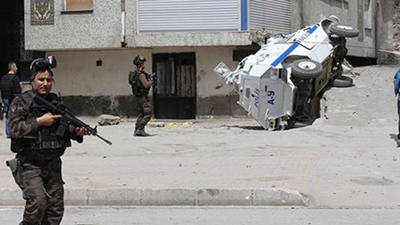 Hakkari'de yaralanan polis hayatını kaybetti
