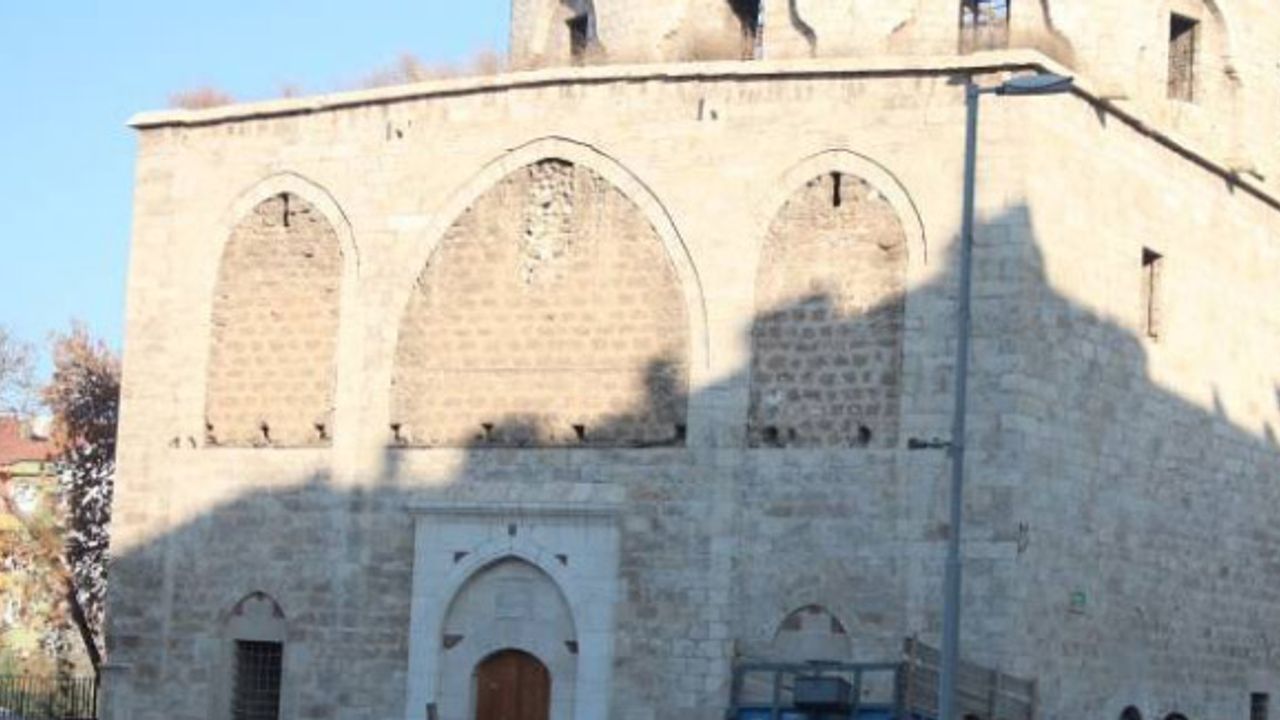 Hrant’ın gittiği kilise harabeye döndü