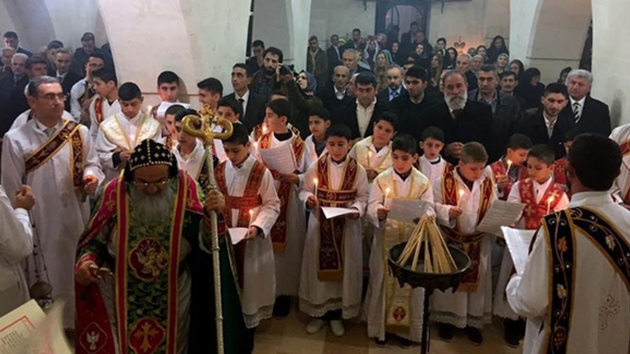 Süryaniler Midyat'ta Yaldo Bayramı'nı kutladı