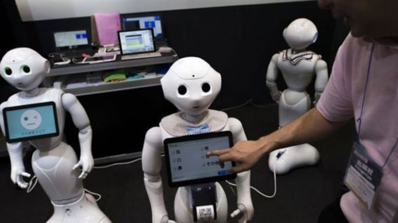 Yaşlılara gelecekte robotlar mı bakacak?