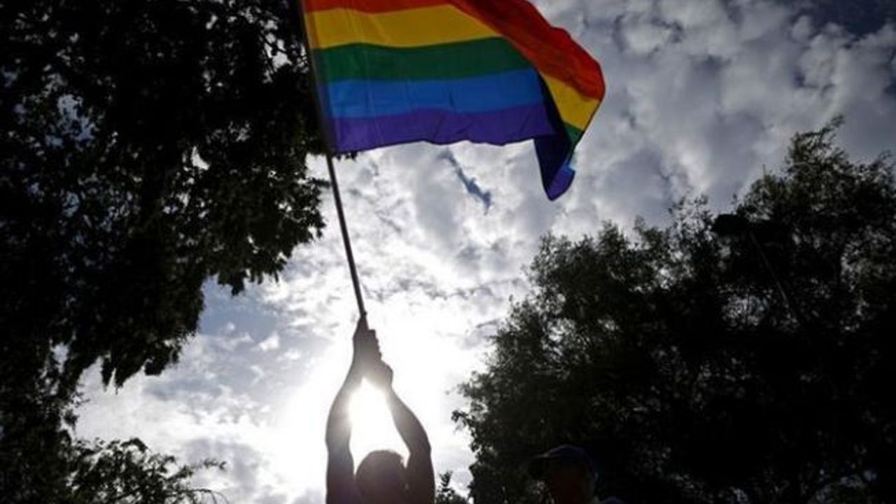 "İranlı LGBT mülteciler vize yasağı nedeniyle Türkiye'de mahsur"