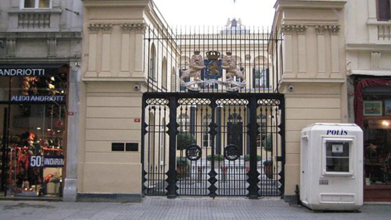 Hollanda Büyükelçiliğine ve Konsolosluğu'na giriş çıkışlar kapatıldı