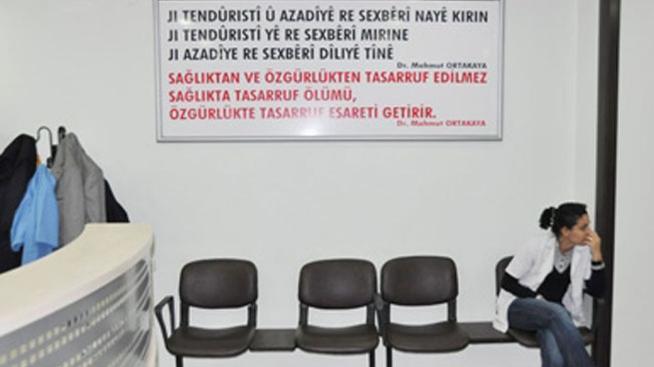 Cizre’de anadilde sağlık ve eğitim hizmeti veren merkez AKP Kadın Kolları’na devredildi