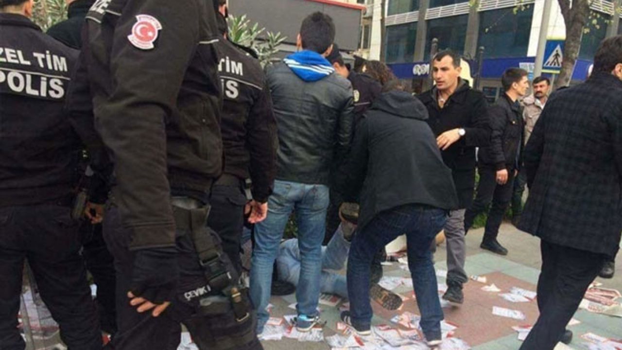 Kocaeli'de 'Hayır' bildirisi dağıtımına polis saldırısı
