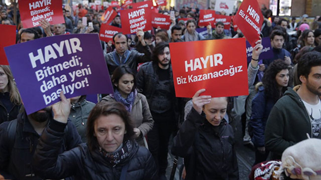 Türkiye referandum sonucuna itiraz ediyor: Halk sokakta, gözaltılar var