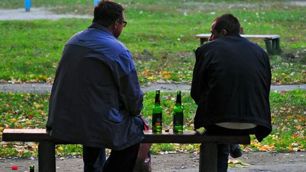 TÜRSAB'dan alkol yasağına tepki: Bazı yöneticilerin kasaba zihniyeti her şeyi mahvetti
