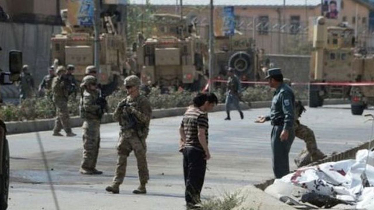 Afganistan'da NATO konvoyuna intihar saldırısı: 8 ölü