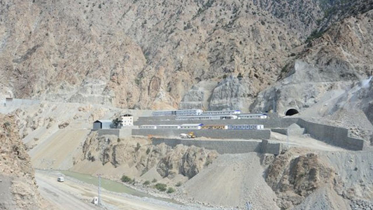Baraj inşaatında kaza: Ölü ve yaralılar var