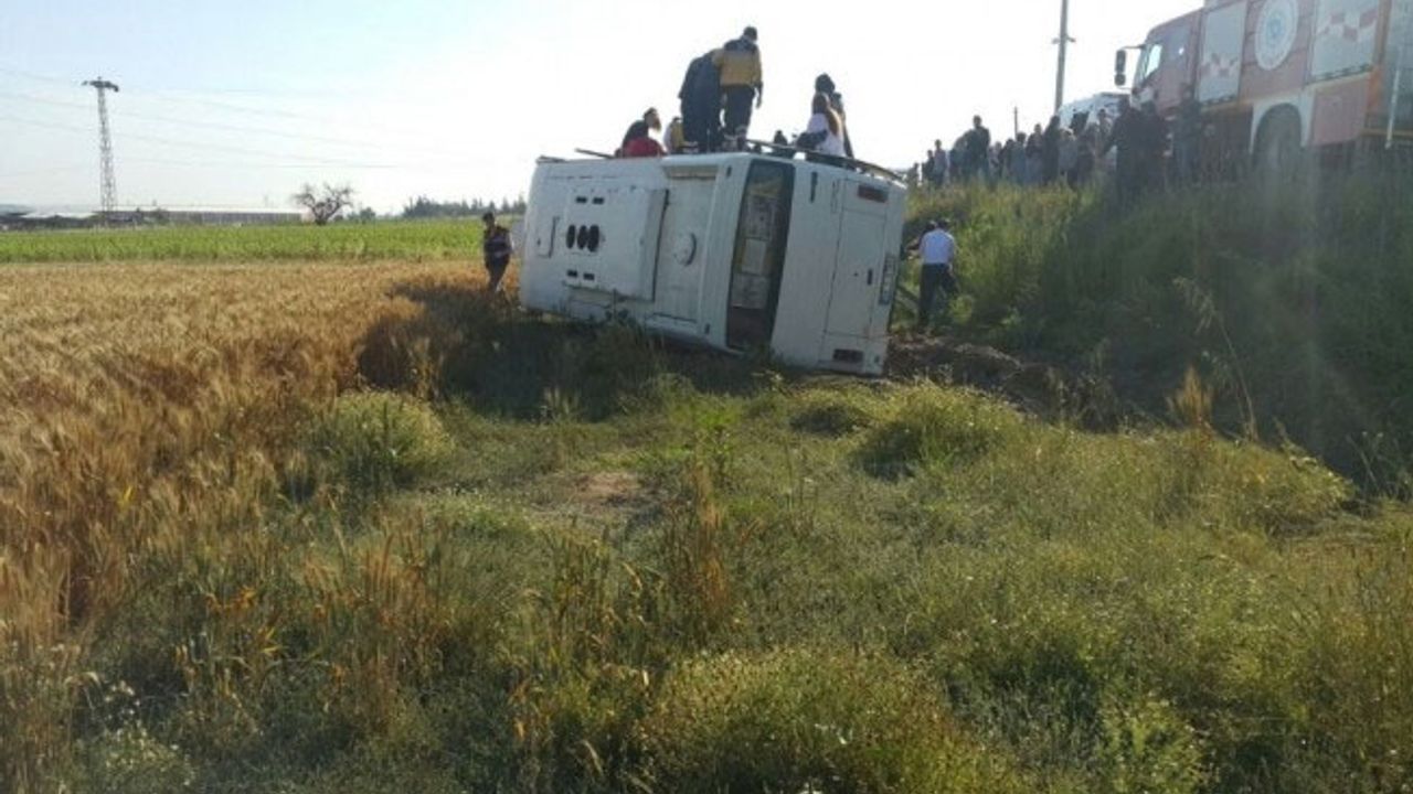 Tarım işçilerini taşıyan kamyonet TIR'a çarptı: 3 işçi hayatını kaybetti