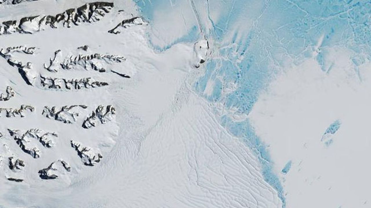Antartika'dan İstanbul büyüklüğünde buz kütlesi koptu