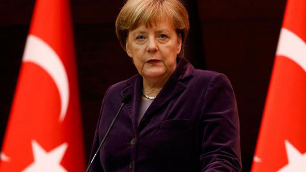 Merkel'den Alman aktivistin tutuklanmasına tepki