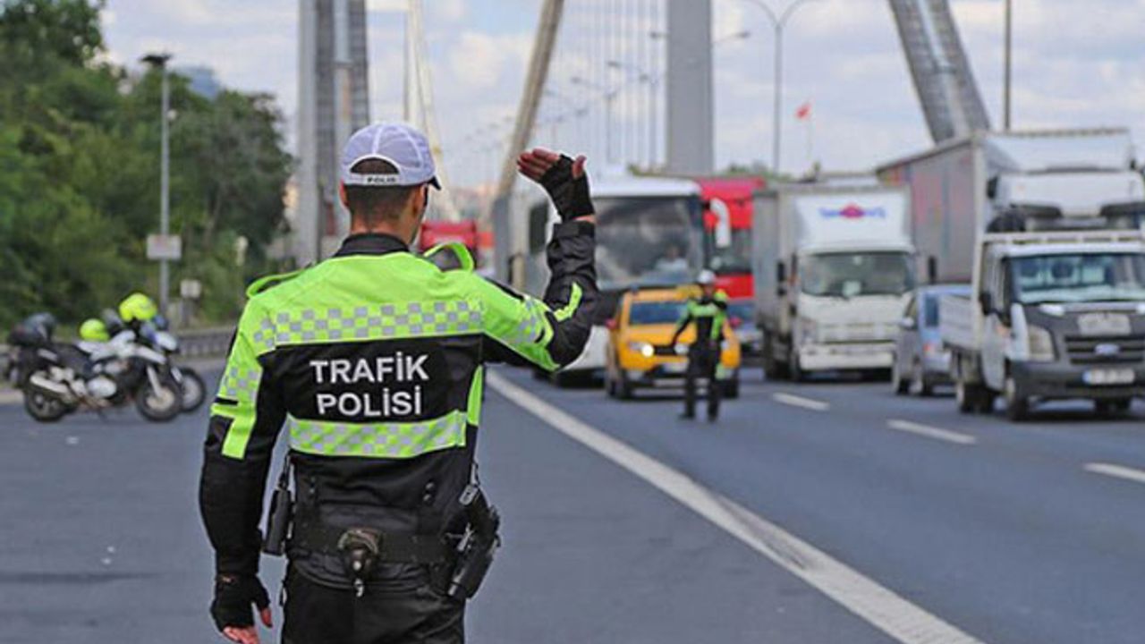 Trafik polislerine rüşvet operasyonu: 55'i polis 97 gözaltı