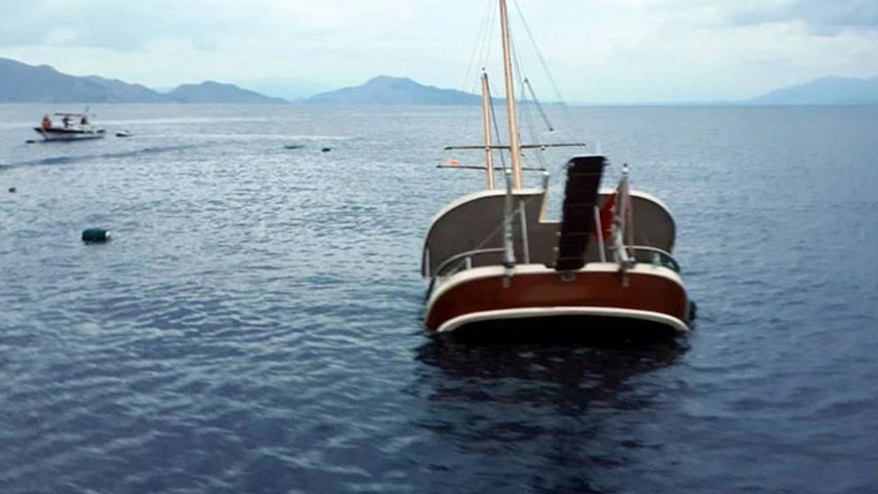 Kanarya Adaları'na giden teknede arıza sonucu susuz ve gıdasız kalan 47 kişi hayatını kaybetti